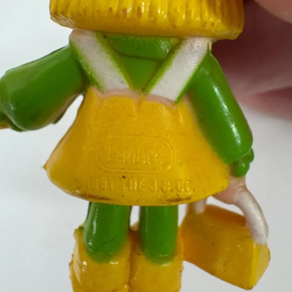 Kenner Butter Cookie '81 Strawberry Shortcake PVC Figure Vintage Collectible Toy